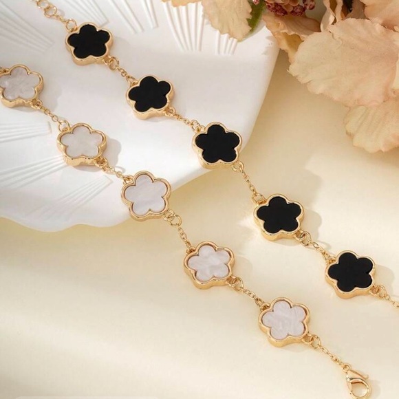 New two piece bracelet set - Picture 3 of 4